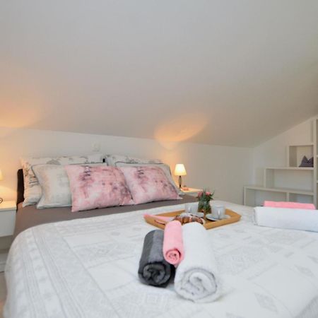 Apartments Viktoria Lovran Bagian luar foto