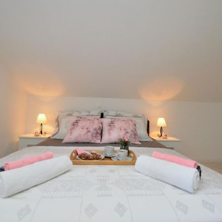 Apartments Viktoria Lovran Bagian luar foto