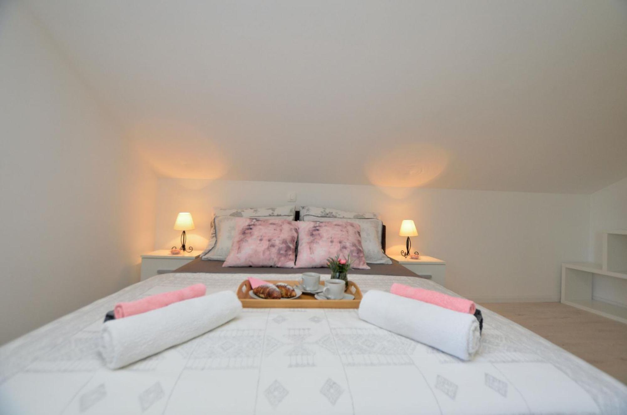 Apartments Viktoria Lovran Bagian luar foto