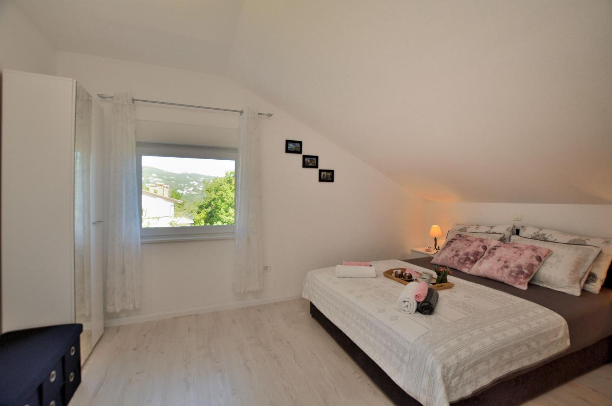Apartments Viktoria Lovran Bagian luar foto