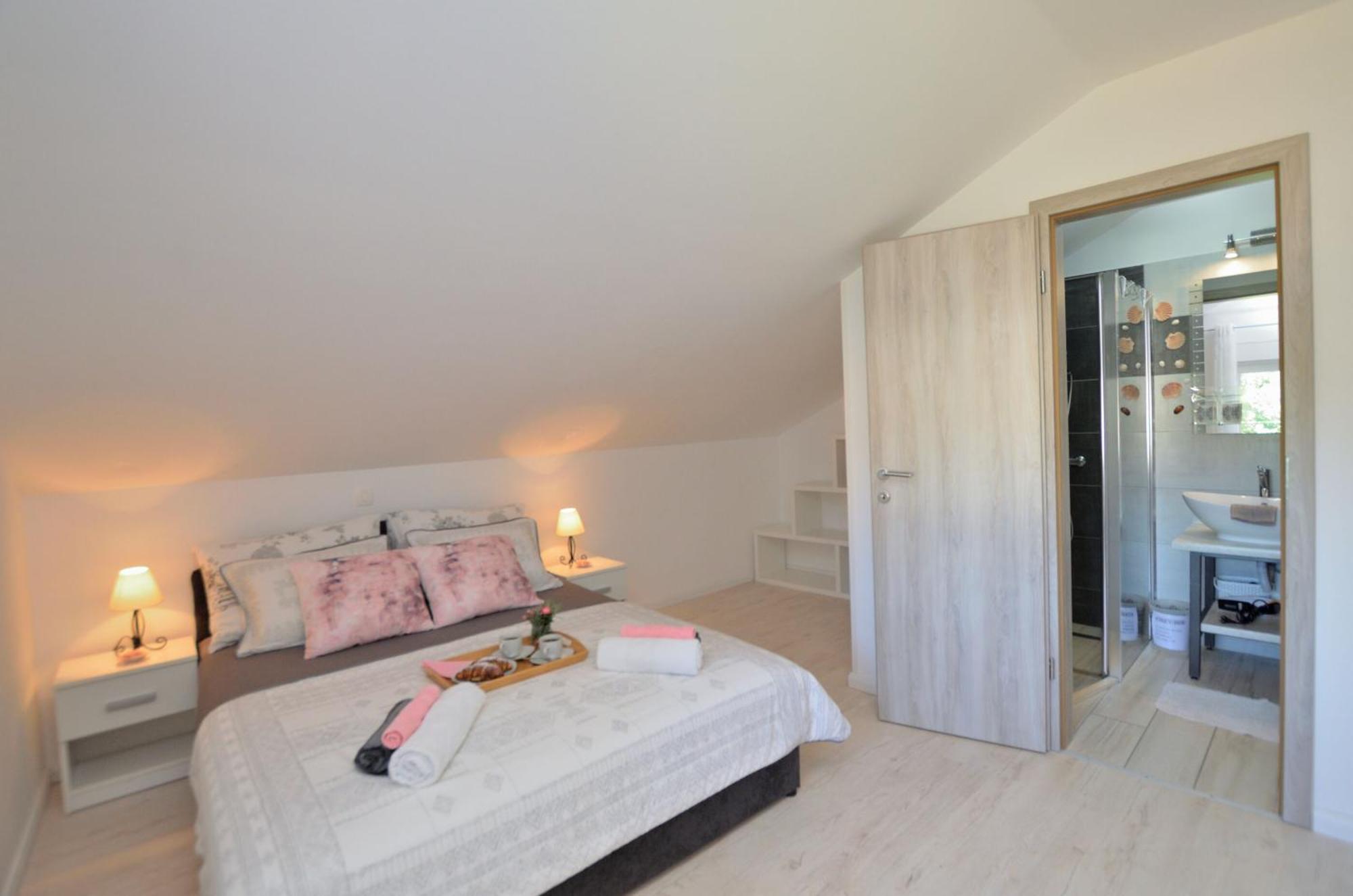 Apartments Viktoria Lovran Bagian luar foto