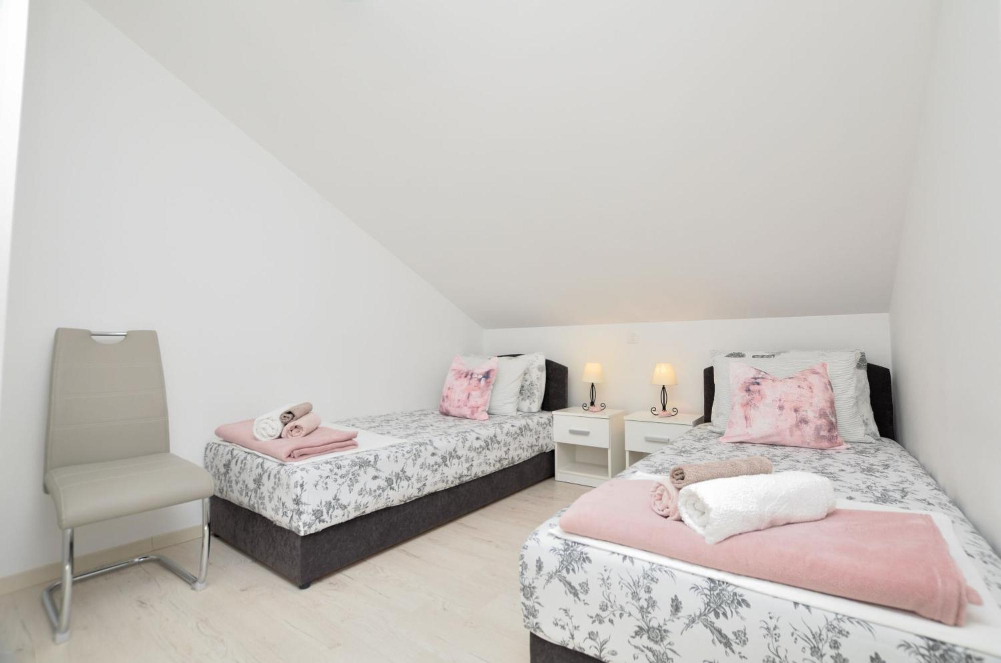 Apartments Viktoria Lovran Bagian luar foto