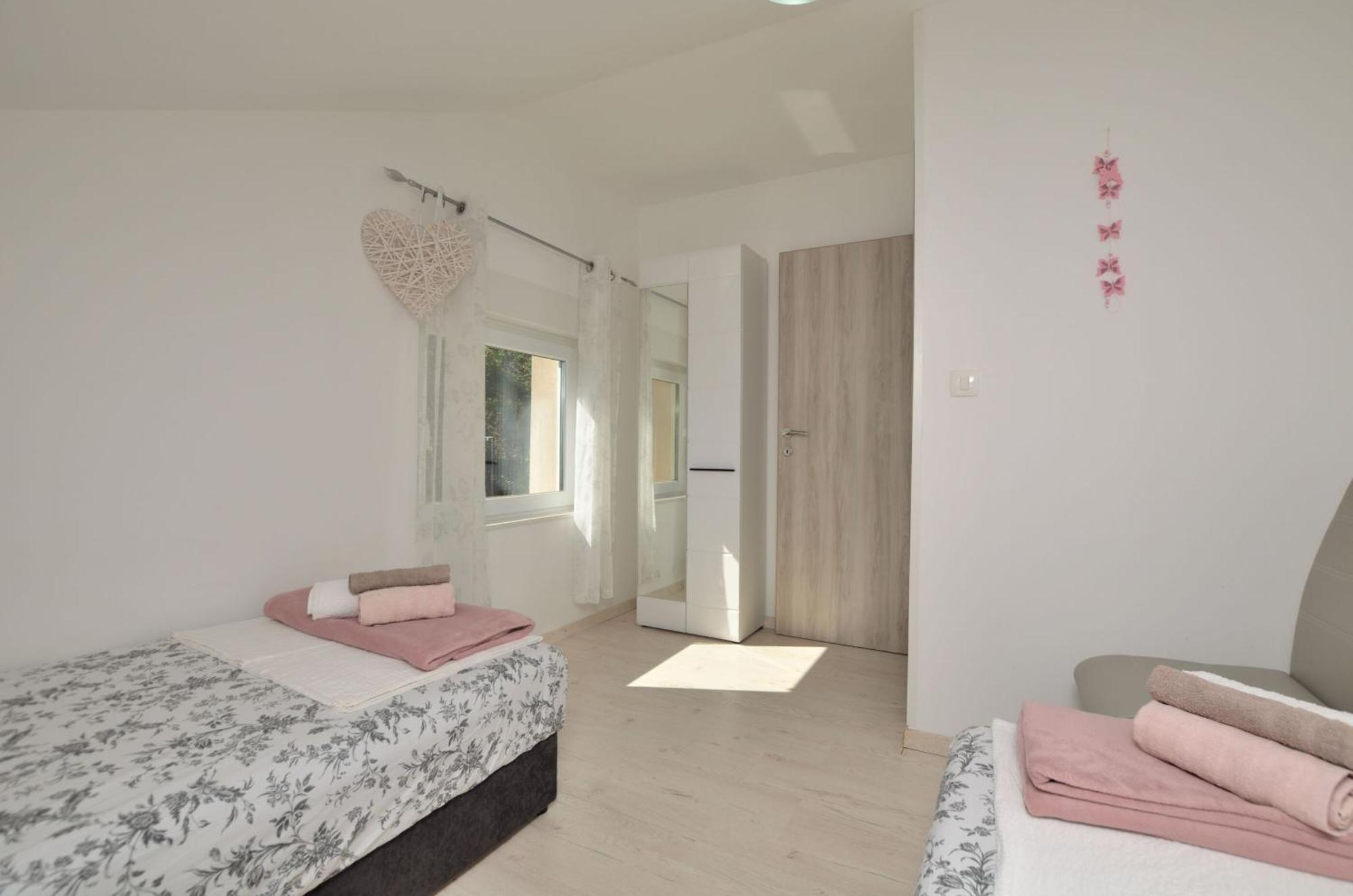 Apartments Viktoria Lovran Bagian luar foto