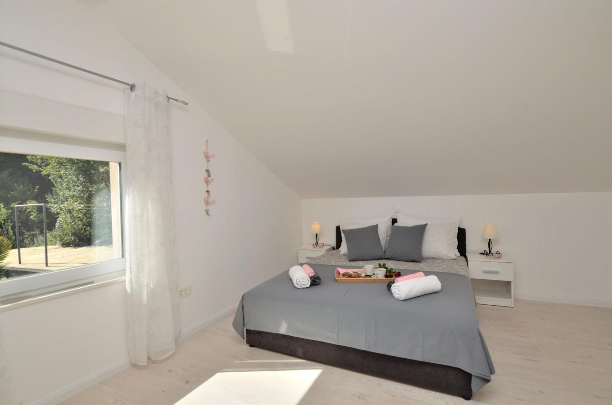 Apartments Viktoria Lovran Bagian luar foto