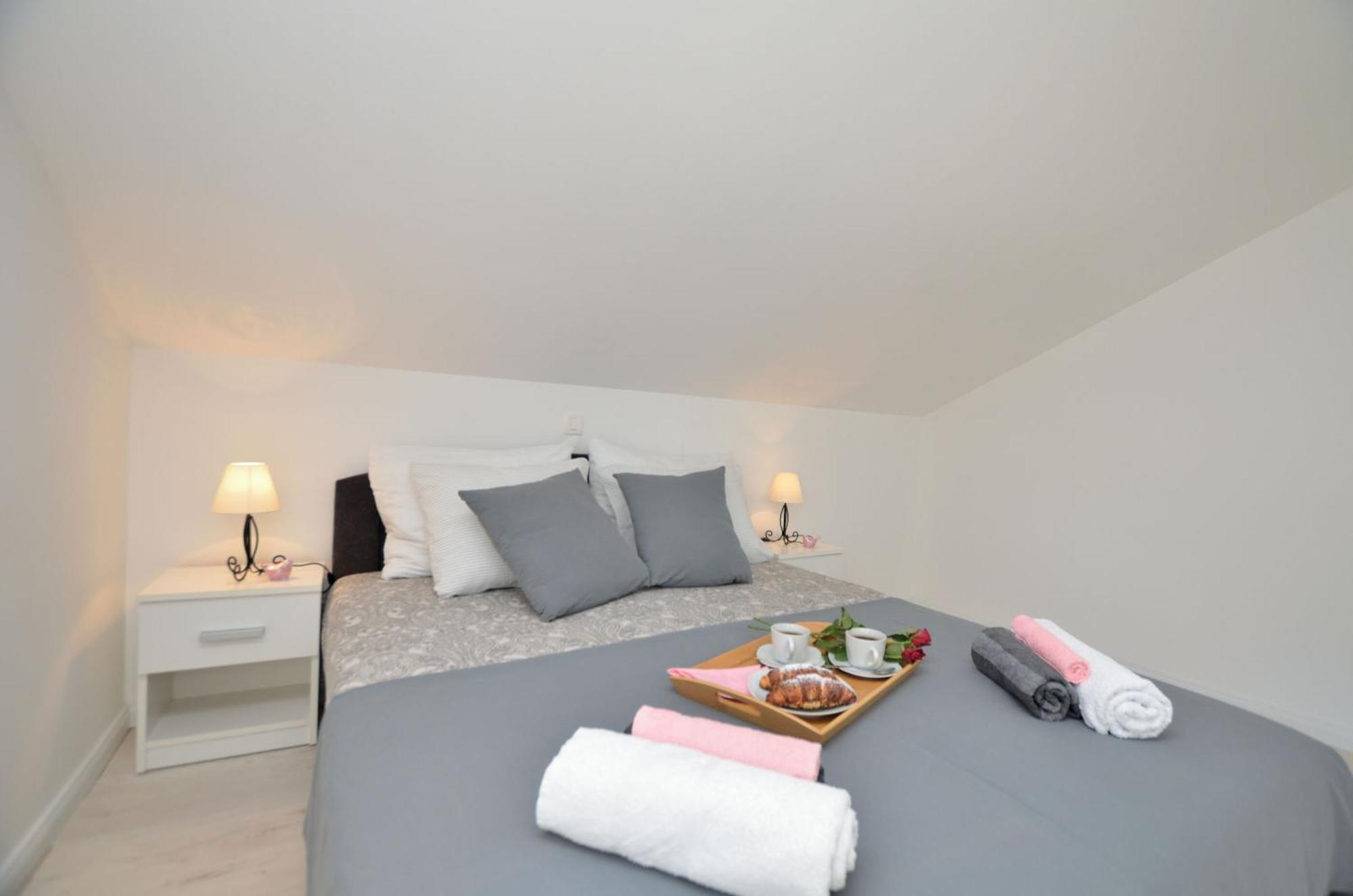 Apartments Viktoria Lovran Bagian luar foto