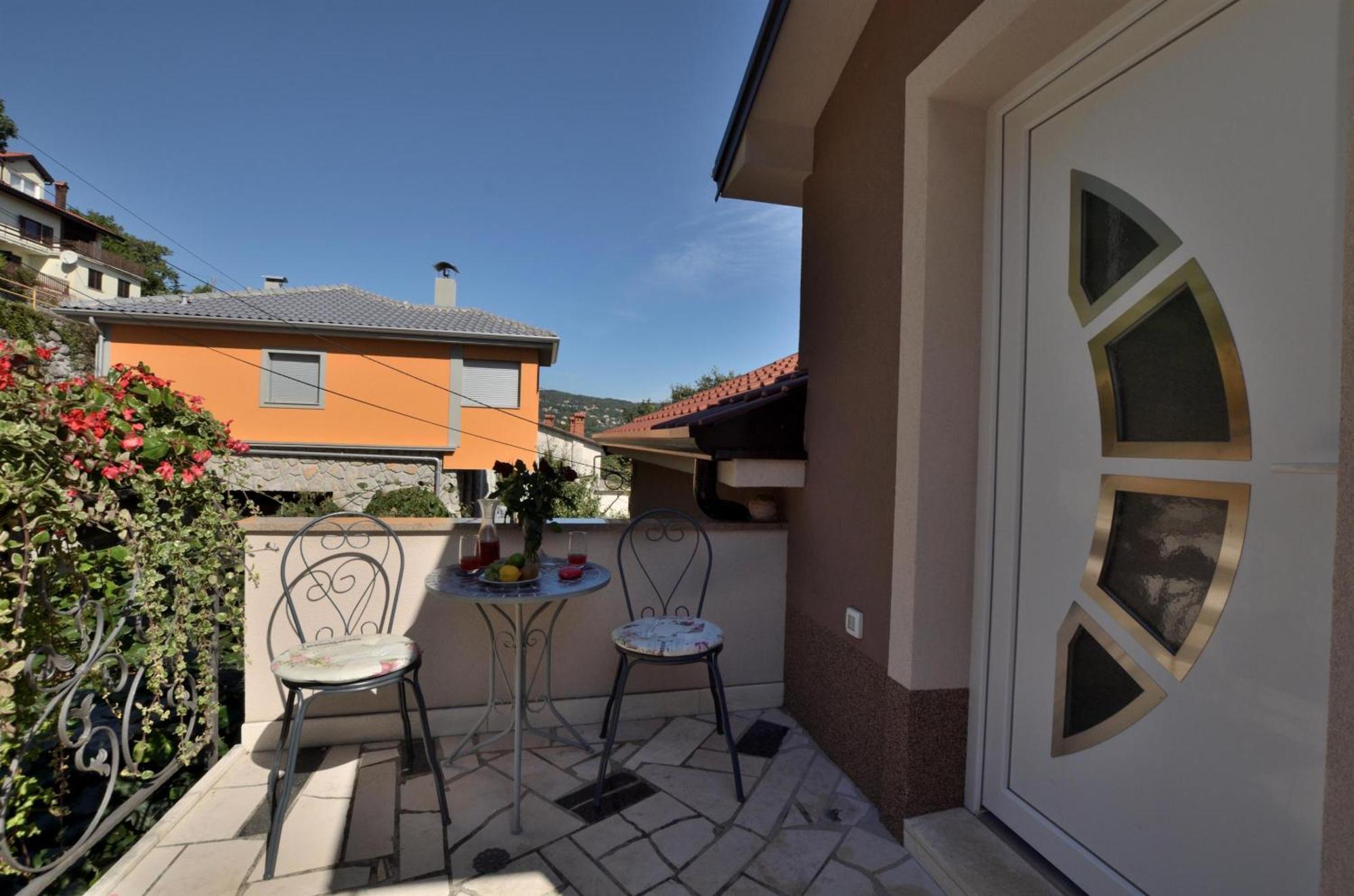Apartments Viktoria Lovran Bagian luar foto