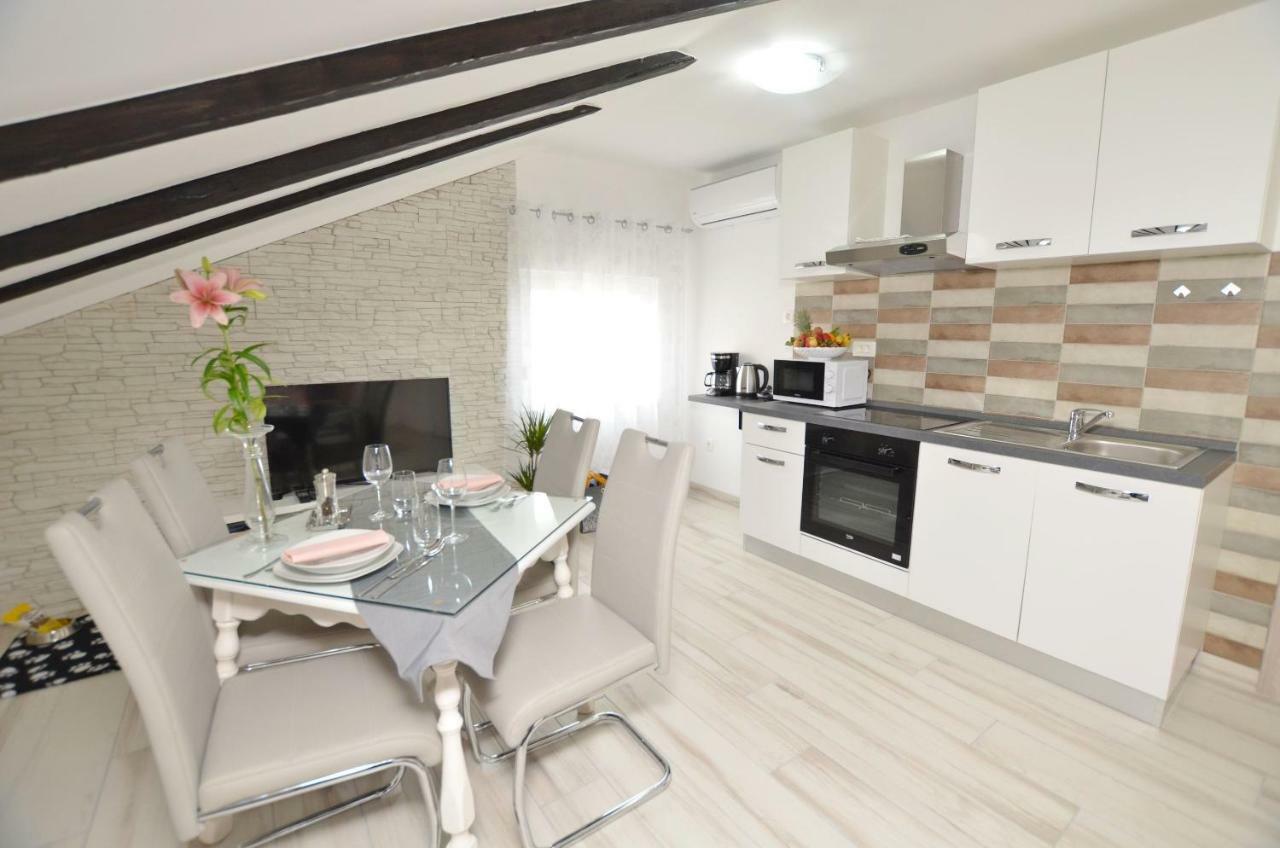 Apartments Viktoria Lovran Bagian luar foto